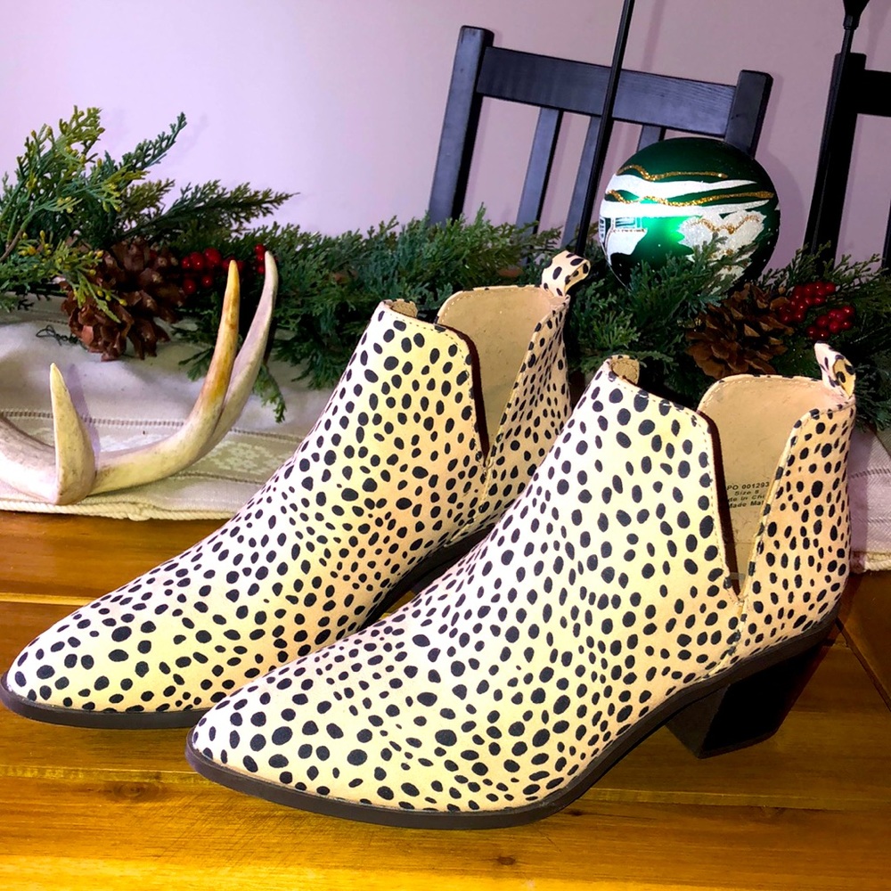 Journee Lola Booties size 8